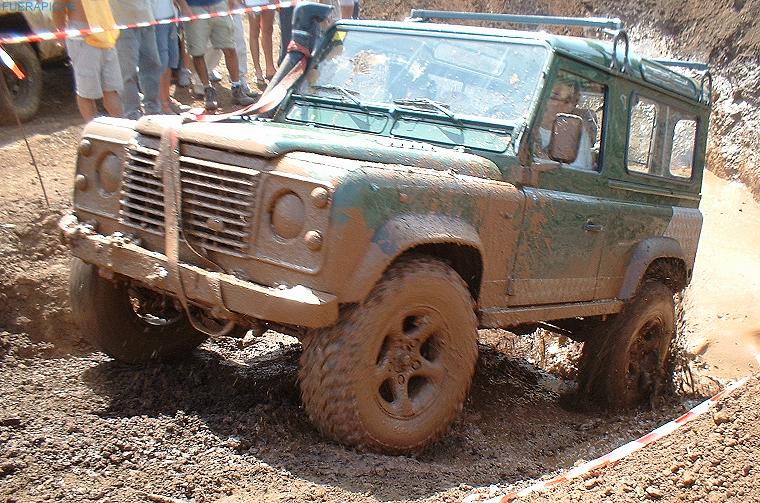 Land Rover Defender trial 4x4